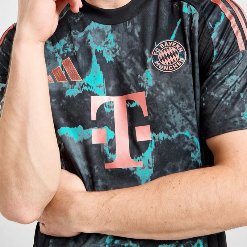 Bayern München away 24/25