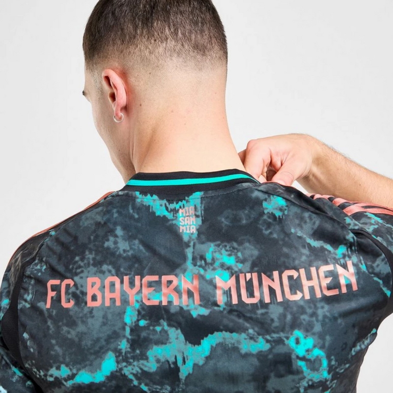 Bayern München away 24/25