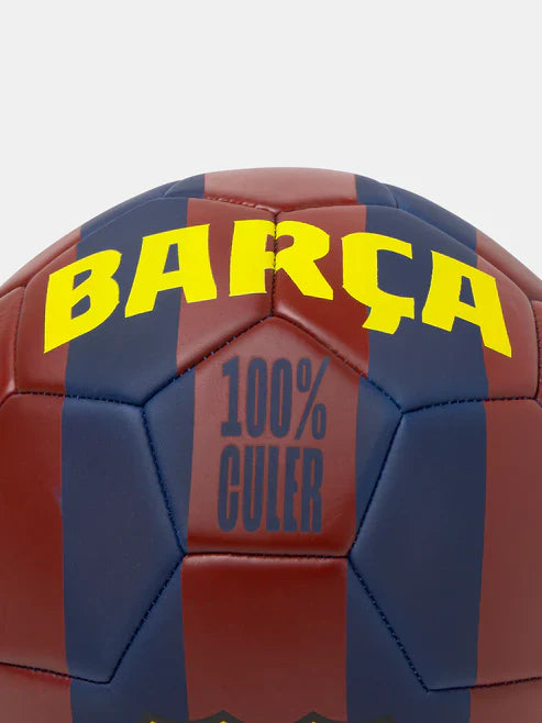 Balón del Barça con escudo