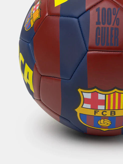 Balón del Barça con escudo