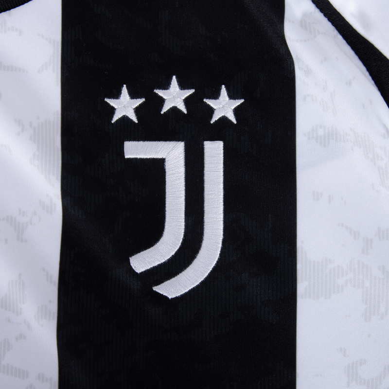 Juventus home 24/25